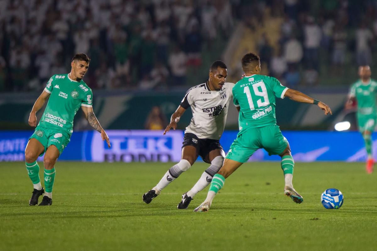O Guarani também estreou novo uniforme - meias, calção e camisa - todo verde, porém, num tom mais claro do que o habitual (Thomaz Marostegan/Guarani FC)