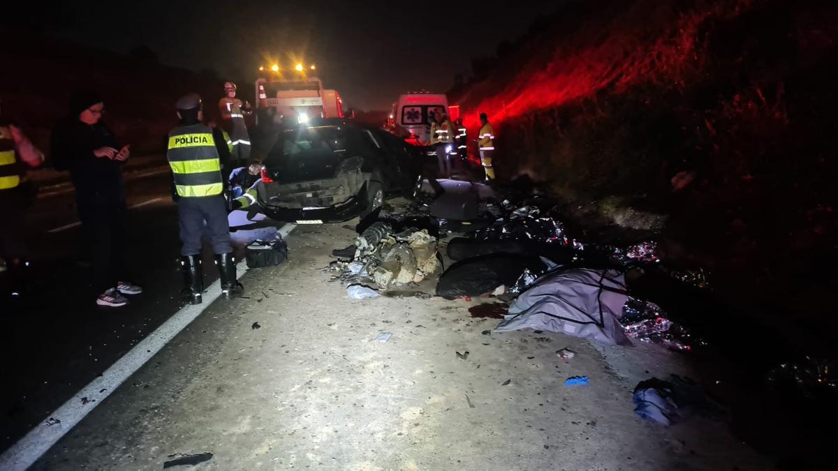 Local do acidente na Rodovia Santos Dumont; com o impacto, três dos ocupantes foram ejetados do veículo (Divulgação)