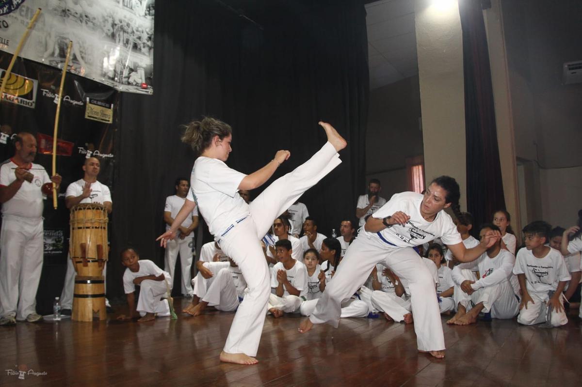 Capoeiristas do grupo Coquinho Baiano, o mais antigo do município, que luta para difundir e preservar a cultura da atividade de origem brasileira (Divulgação)