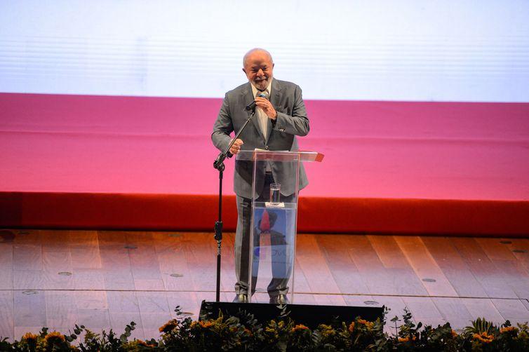 O presidente da República, Luiz Inácio Lula da Silva, durante cerimônia de lançamento do Novo Programa de Aceleração do Crescimento (PAC), no Theatro Municipal, no Rio de Janeiro (Tomaz Silva/Agência Brasil)