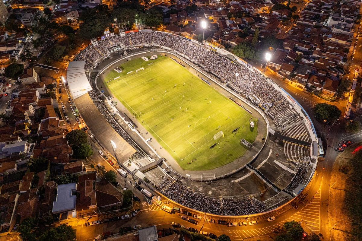 Para o historiador José Moraes dos Santos Neto, a construção do Majestoso, com a participação dos torcedores foi um momento único na história do clube. “Foi um mutirão futebolístico”, afirmou. (Léo Yasuda/Dronely/Especial PontePress)