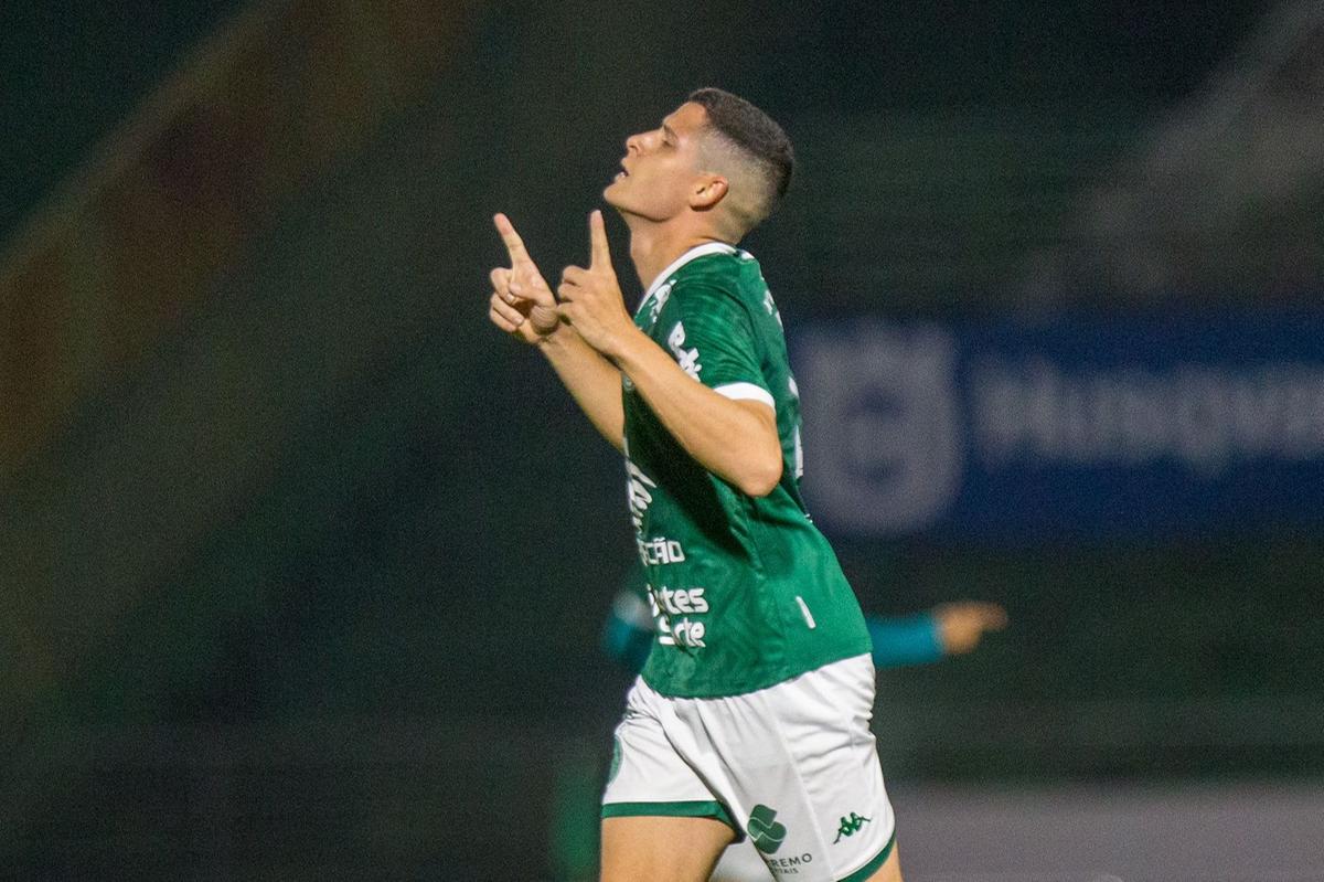 Matheus Barbosa comemora o gol contra o Sport, o terceiro do Guarani na vitória por 3 a 1 (Thomaz Marostegan/Guarani FC)