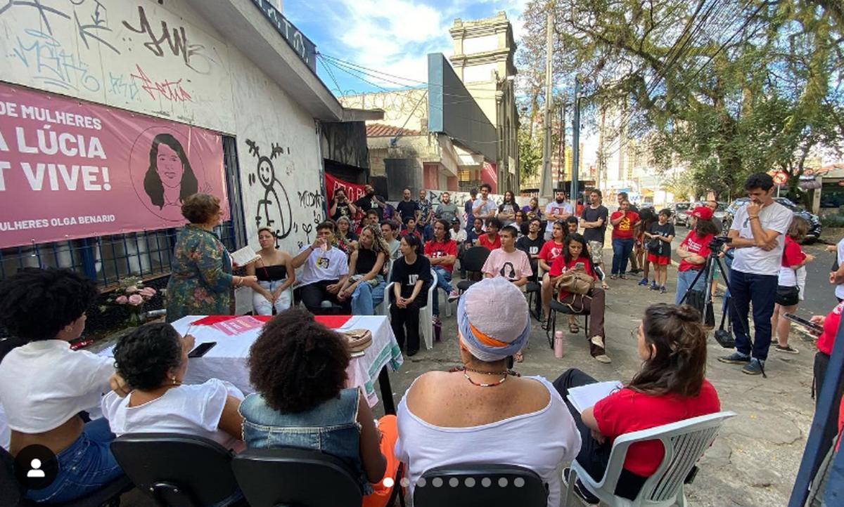 Membros da ocupação 'Maria Lucia Petit Vive' realizaram uma assembleia no último domingo em frente ao imóvel alvo de reintegração de posse (Movimento de Mulhres/Olga Benario)