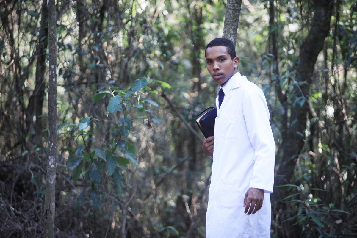 ‘Jesus, tira essa onça daqui’ foi o apelo espiritual do jovem pastor Paulo Henrique Barreto da Silva (Kamá Ribeiro)