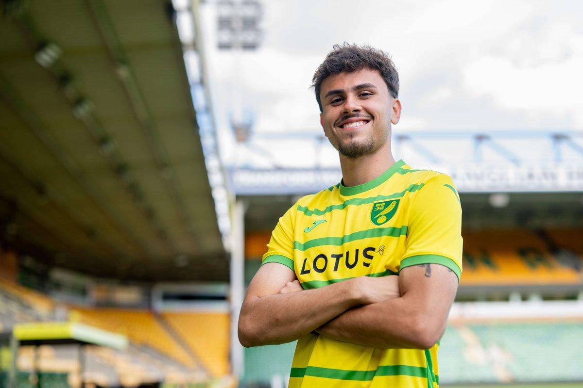 Pedro Lima apareceu com a camisa do clube e posou sorridente (Reprodução/ @NorwichCityFC)