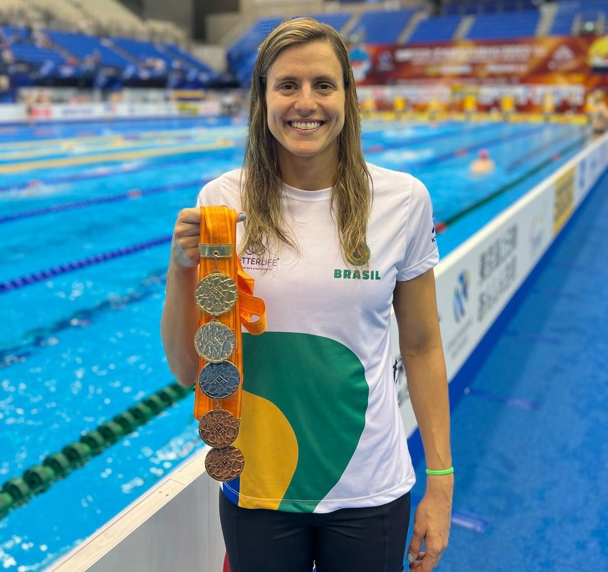 A campineira com cinco das seis medalhas que ganhou no Japão (Divulgação)