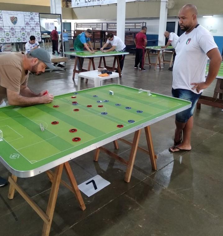 O futebol de mesa foi uma das atividades durante a Virada Esportiva do final de semana (Divulgação)