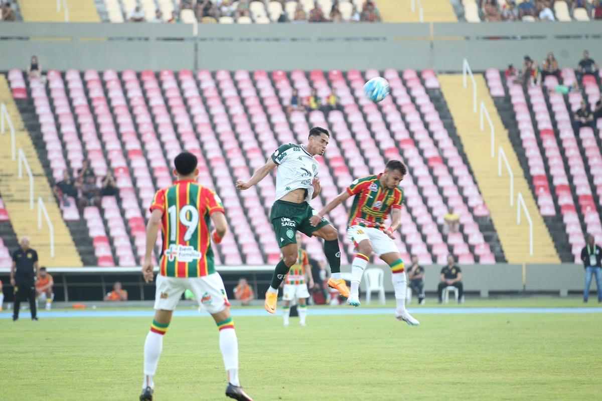 Guarani abriu o placar, mas cedeu o empate ao Sampaio Corrêa no último sábado, em São Luís (Ronald Felipe/SPFC)