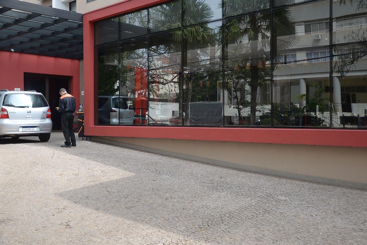 Fachada de hotel no Cambuí, que foi alvo de ataque de bandidos (Alessandro Torres)