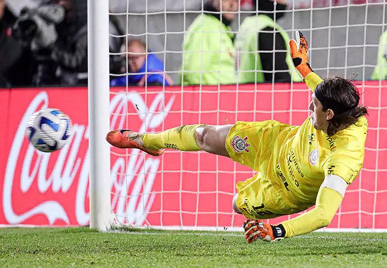 Cássio e a trave ajudaram o Corinthians a não sofrer mais gols durante a partida (Rodrigo Coca/Agência Corinthians)