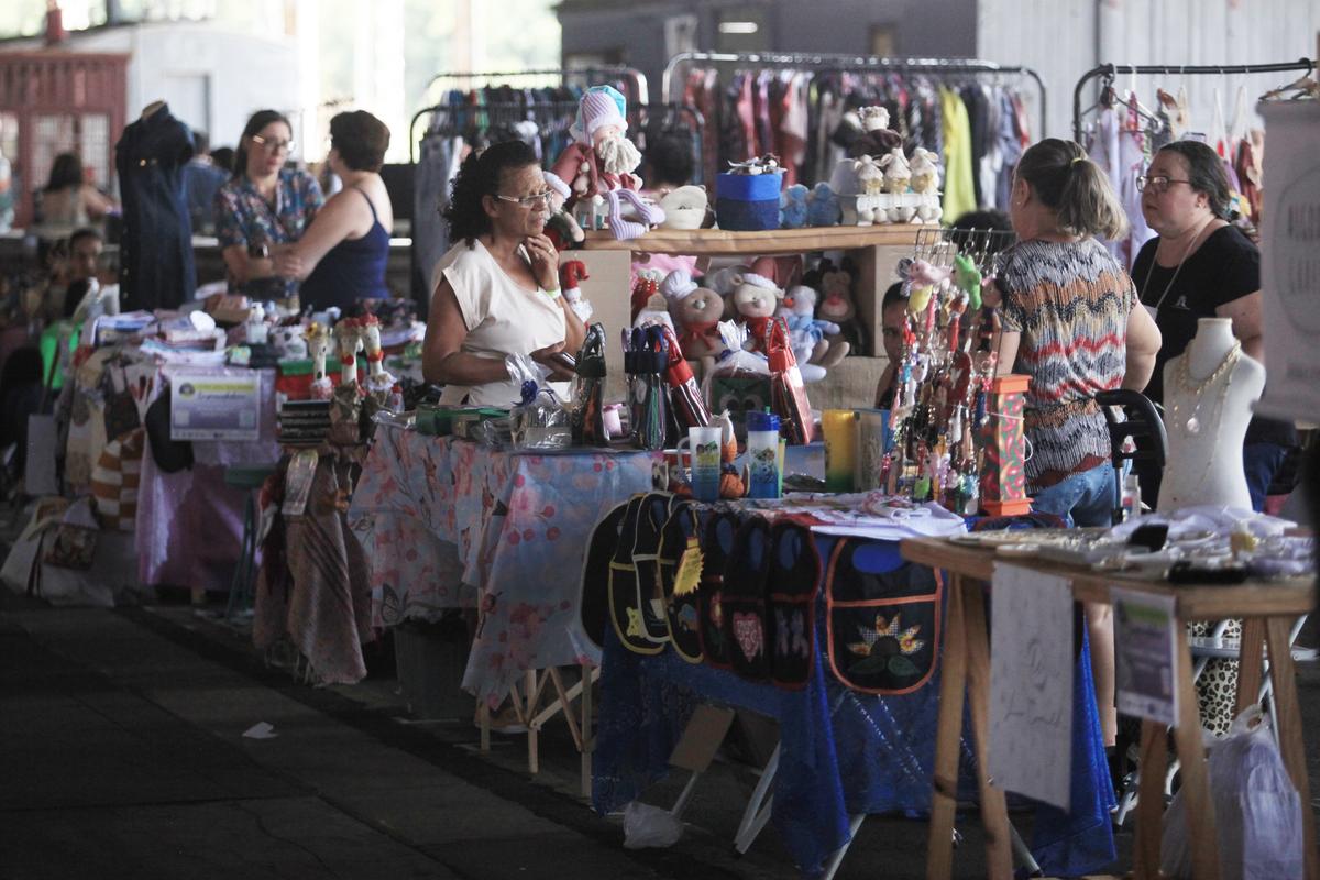 Se a lei for aprovada, as mulheres atendidas nos serviços da Secretaria de Assistência Social, Pessoa com Deficiência e Direitos Humanos terão prioridade; desde março de 2022 elas podem expor e comercializar os produtos e serviços em espaços públicos do município (Kamà Ribeiro)
