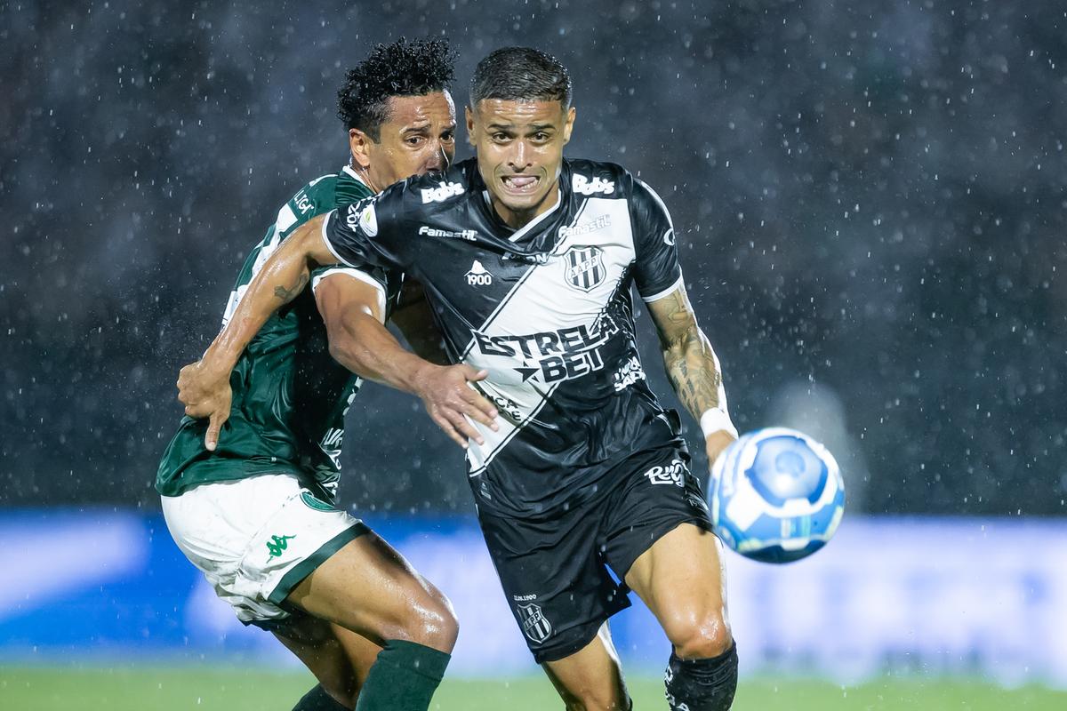 O armador Everton entrou no segundo tempo e após um brilho inicial não conseguiu corresponder às expectativas (Diogo Reis-Especial para a Pontepress)