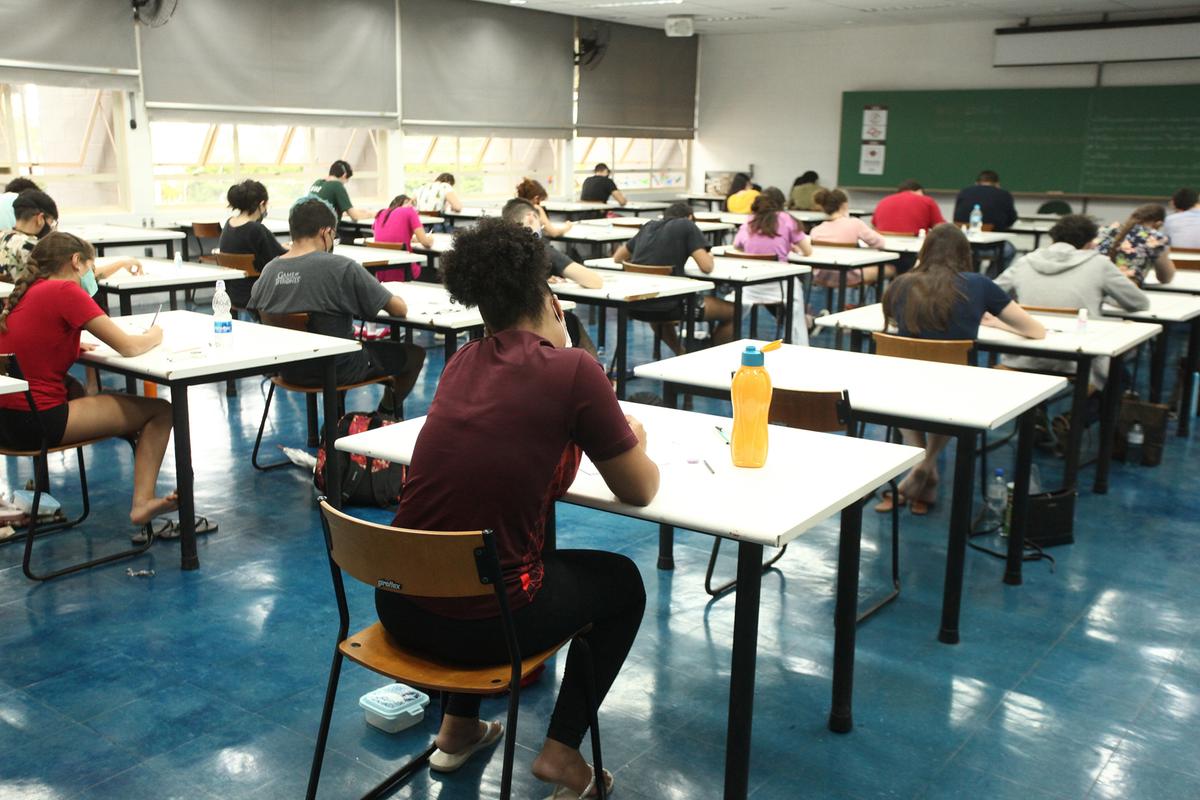 A Comvest anunciou algumas novidades para este ano, como a inclusão de Americana - no lugar de Santa Bárbara d’Oeste - entre as cidades que aplicarão a prova e a mudança na distribuição de questões das diferentes disciplinas tanto na primeira quanto na segunda fase; divulgação dos aprovados será feita em janeiro do ano que vem (Kamá Ribeiro)