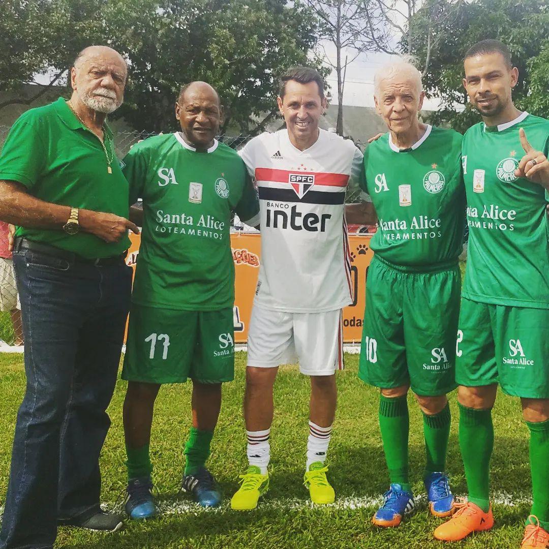 Ao lado de ídolos como César Maluco, Edu Bala e Ademir da Guia, Alexandre faz questão de reverenciar craques do passado do Palmeiras (Divulgação)