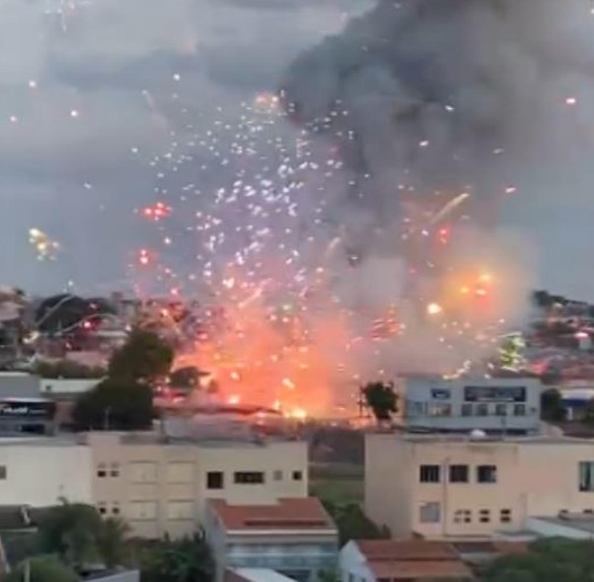 Incêndio em loja de fogos deixa 3 feridos (Divulgação)
