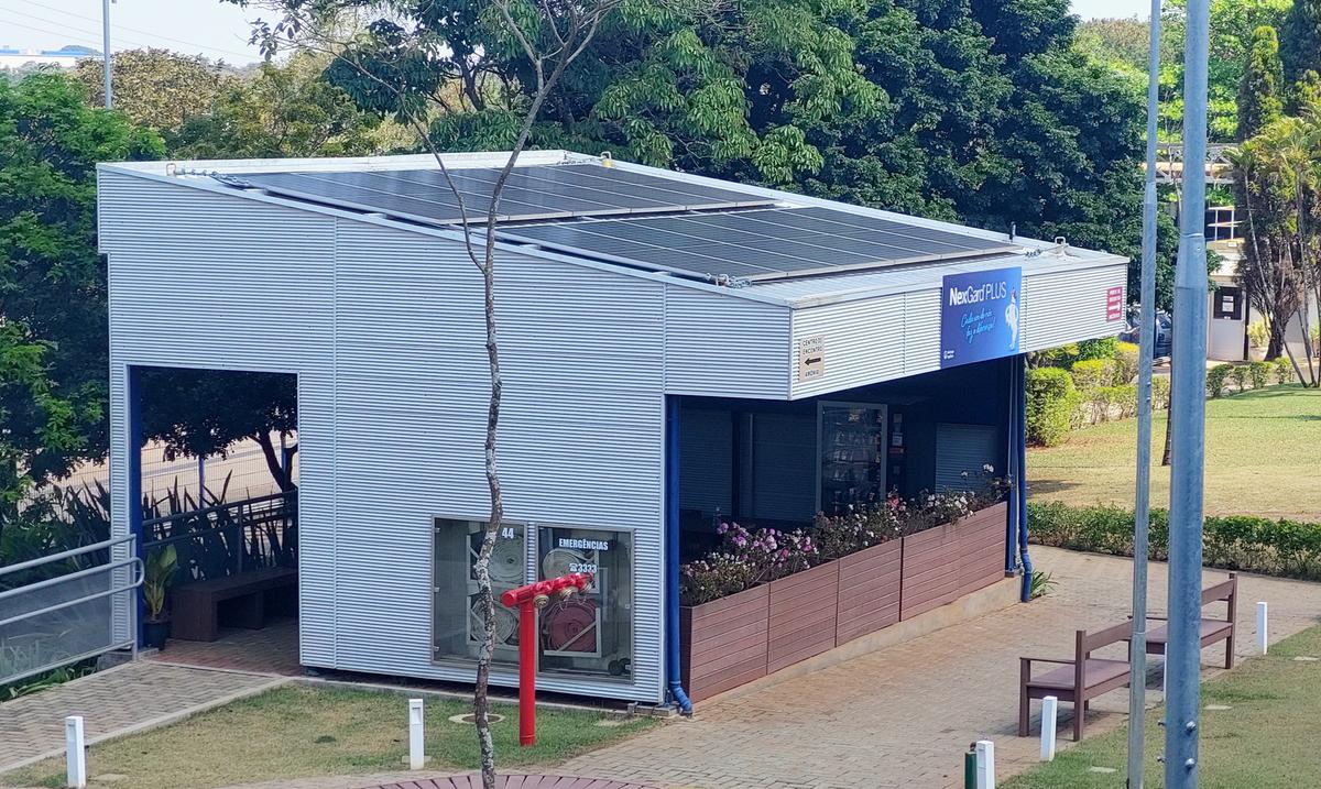 Painéis solares instalados em um dos prédios da planta da Boehringer Ingelheim, em Paulínia: farmacêutica incorporou o conceito de sustentabilidade ao seu modelo de produção (Divulgação)