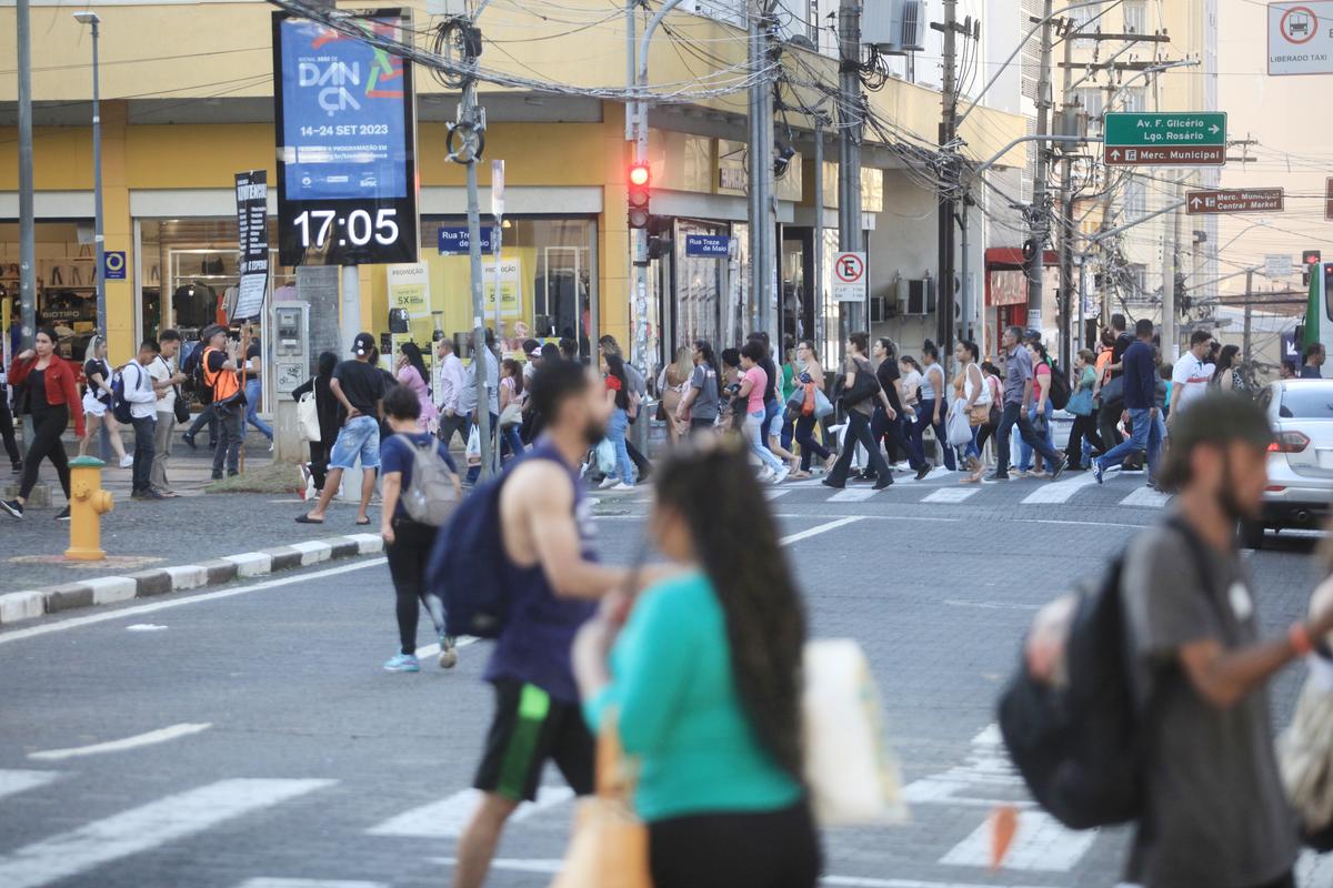Os dados da Secretaria de Urbanismo indicam que, dentre as solicitações registradas em agosto, os setores de serviços e comércio se destacaram, superando as indústrias (Kamá Ribeiro)