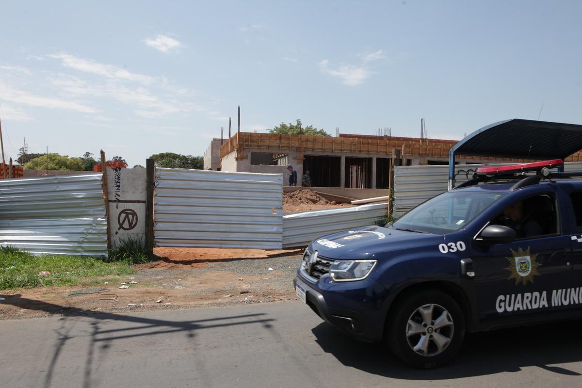 Canteiro de obras de uma das 16 novas creches que a Prefeitura está construindo; alvo fácil de bandidos (Rodrigo Zanotto)