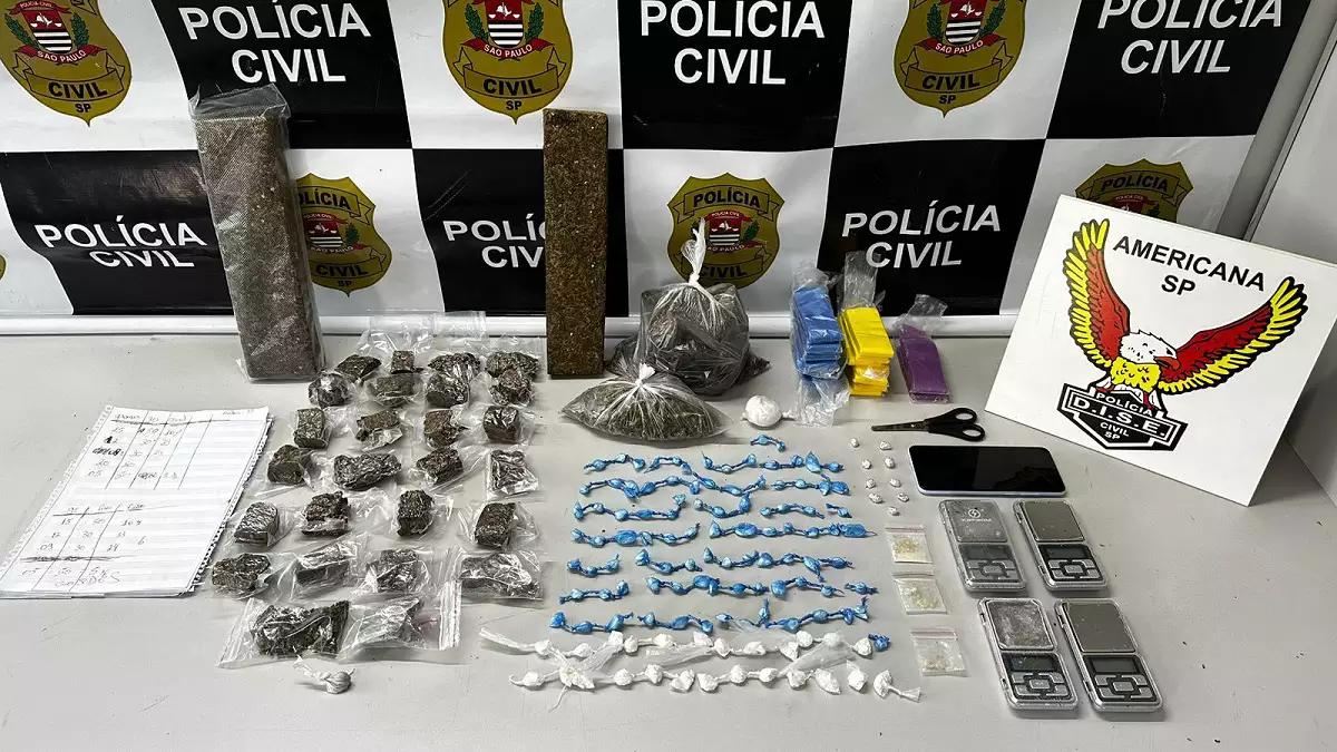 Durante a operação, foram apreendidas 67 porções de maconha, 34 unidades de cocaína e 10 pedras de crack (Divulgação/ Dise)
