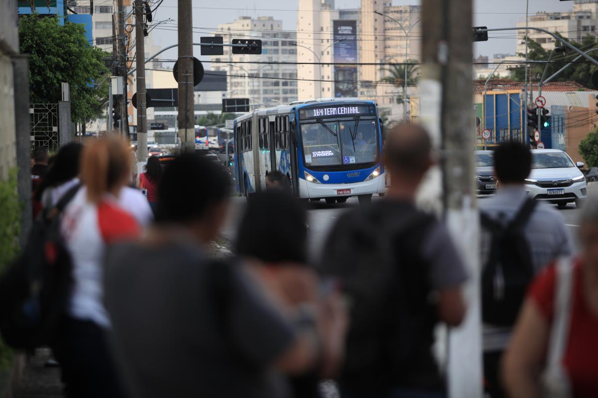 Atualmente, o sistema de transporte coletivo de Campinas possui 216 linhas, incluindo o serviço "Corujão", e 896 ônibus em operação; em agosto, cerca de 444 mil passageiros foram transportados por dia útil (Kamá Ribeiro)