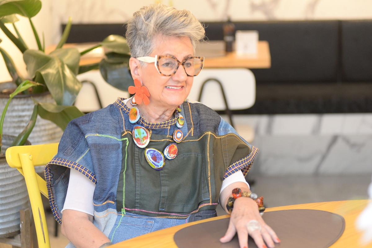 Depois de aposentar a professora mergulhou de vez no universo fashion (Alessandro Torres)
