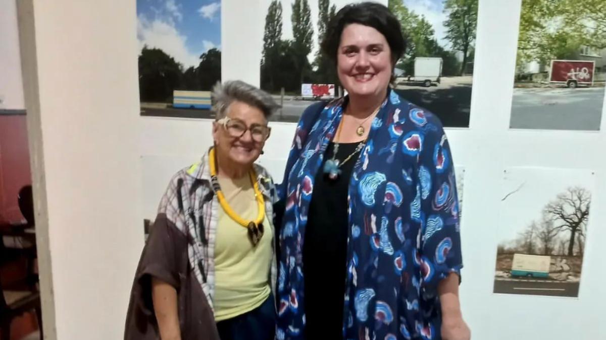 Com a artista Arianne Vitale Cardoso na Fêmea Fábrica, em Campinas (Arquivo pessoal)
