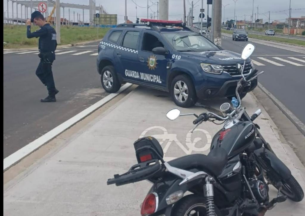 Apreensão ocorreu durante Operação Meu Bairro Seguro; moto foi recolhida para o pátio e o motorista liberado (Divulgação/GMC)