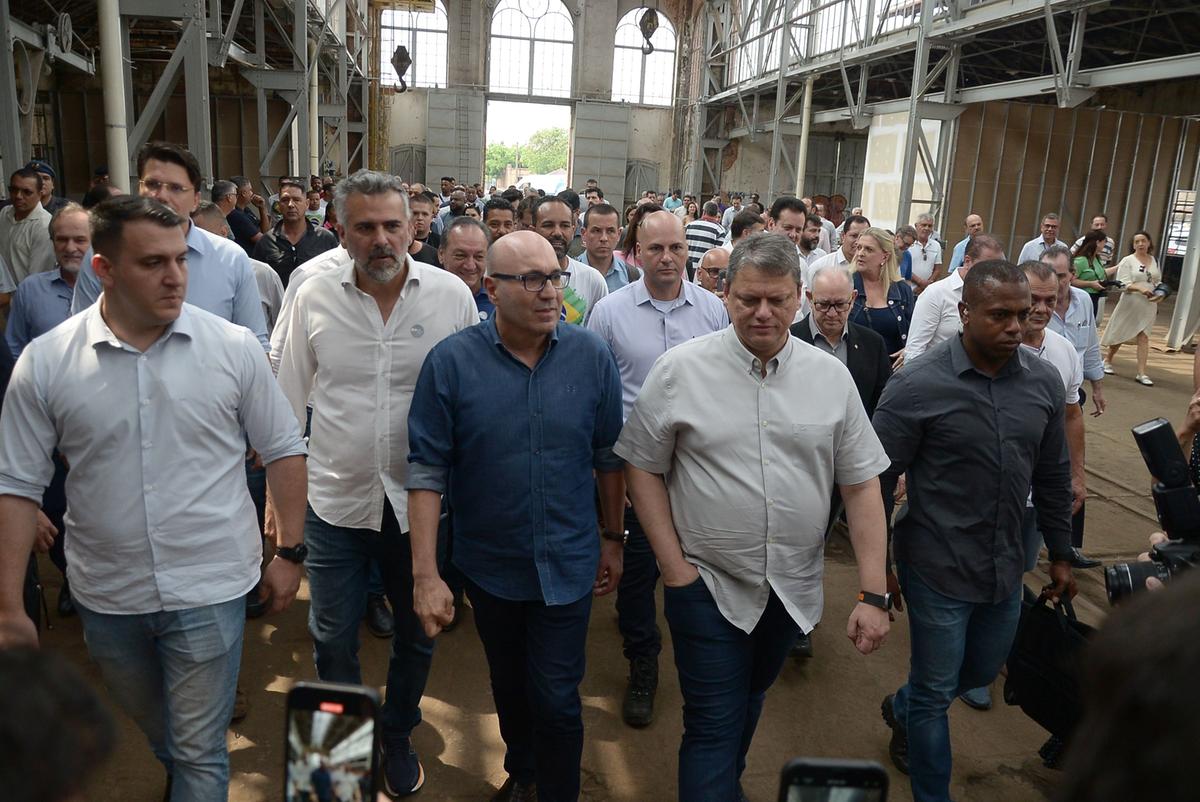 Tarcísio de Freitas com os prefeitos de Campinas e Jaguariúna em visita ao Prédio do Relógio do Pátio Ferroviário; Dário avaliou o TIC como um marco para Campinas, São Paulo e todo o Brasil (Alessandro Torres)