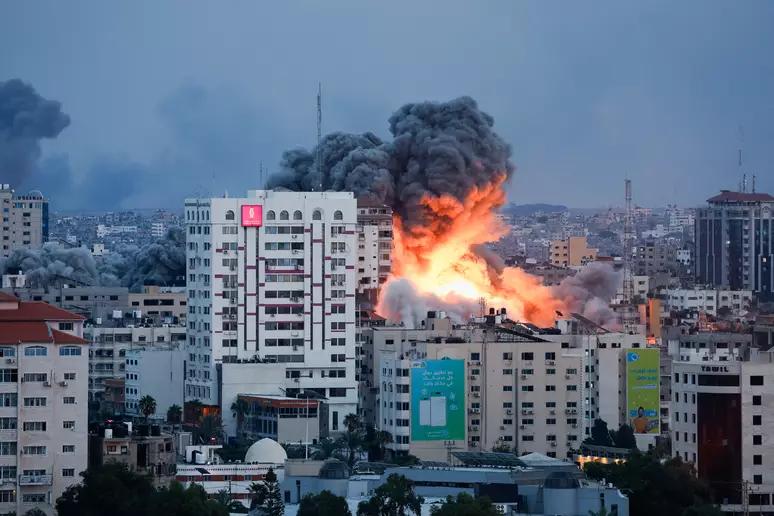 Bombardeio em Israel (Mohammed Salem)