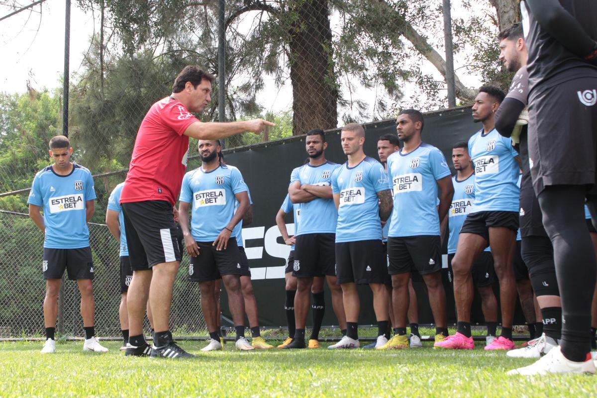 Agora como treinador da Macaca, João Brigatti teve uma conversa com os jogadores na terça-feira e recebeu o apoio do presidente Marco Antonio Eberlin (Diego Almeida -Pontepress)
