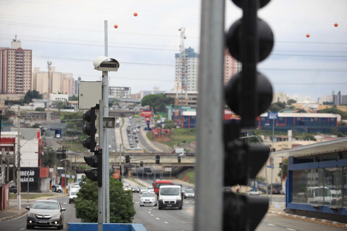 Emdec aponta que apenas 0,05% dos veículos que passaram por radares em Campinas nos primeiros seis meses do ano foram autuados; durante o período, arrecadação somou R$ 49,4 milhões (Kamá Ribeiro)