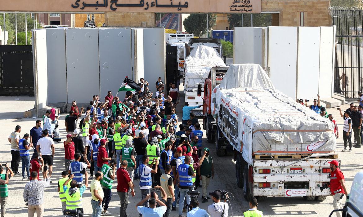 Apenas 20 caminhões foram autorizados a entrar (Reuters)
