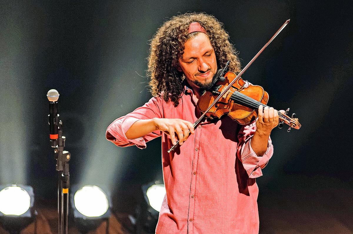 O violinista Ricardo Herz é uma das atrações do Palco DCult, que promete agitar Barão Geraldo com atrações a partir das 14h deste sábado: diferentes estilos musicais serão representados no palco (Divulgação)
