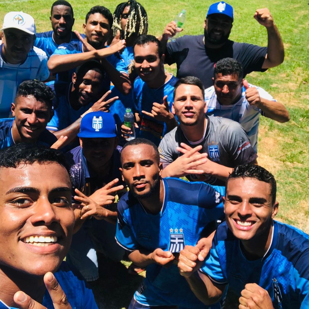 União é a marca principal do Cruzeirinho. A intenção da Comissão Técnica é transferir essa característica do cotidiano para os gramados do futebol amador de Campinas (Divulgação)
