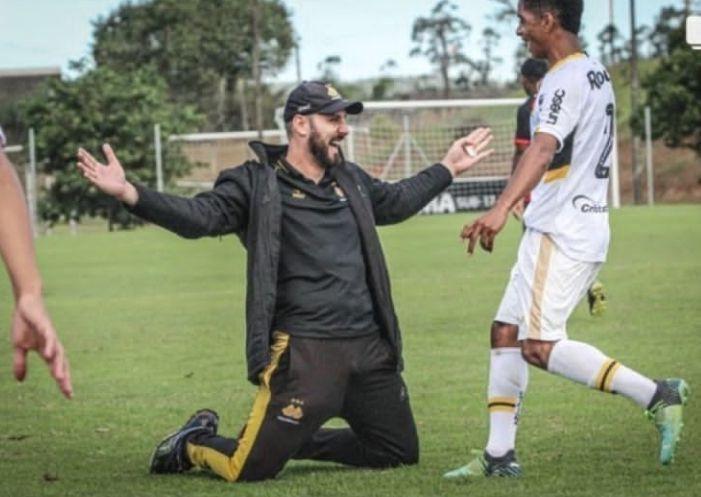 Revelado pelo Criciúma, o ex-goleiro Roberto Volpato teve passagens marcantes pelo Vasco da Gama, durante a Era de Eurico Miranda e na Ponte Preta, que chegou a decidir a Copa Sul-Americana contra o Lanús e perder o título da Série B de 2014 para o Joinville (Divulgação)