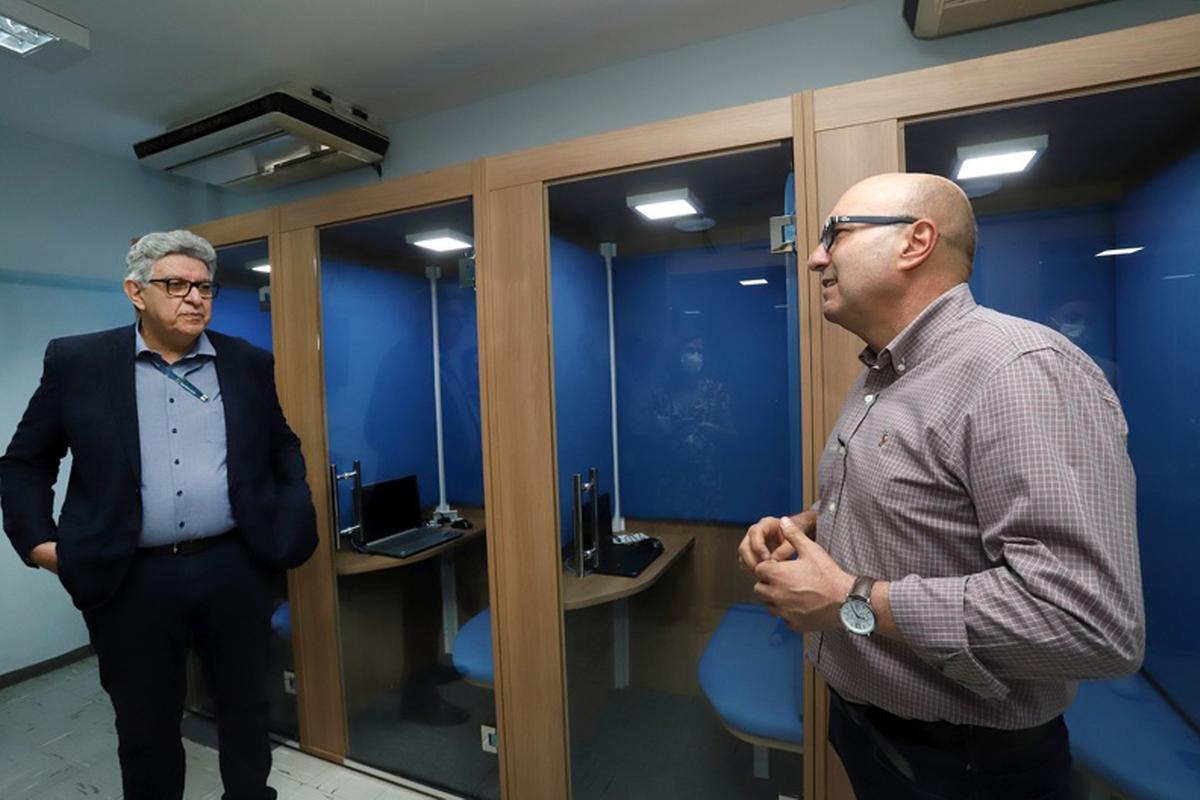 Presidente da Rede Mário Gatti de Urgência, Emergência e Hospitalar, Sérgio Bisogni (à esquerda), e o prefeito de Campinas, Dário Saadi, inauguram espaço destinado à telessaúde e ao ensino no Hospital Mário Gatti (Prefeitura de Campinas)