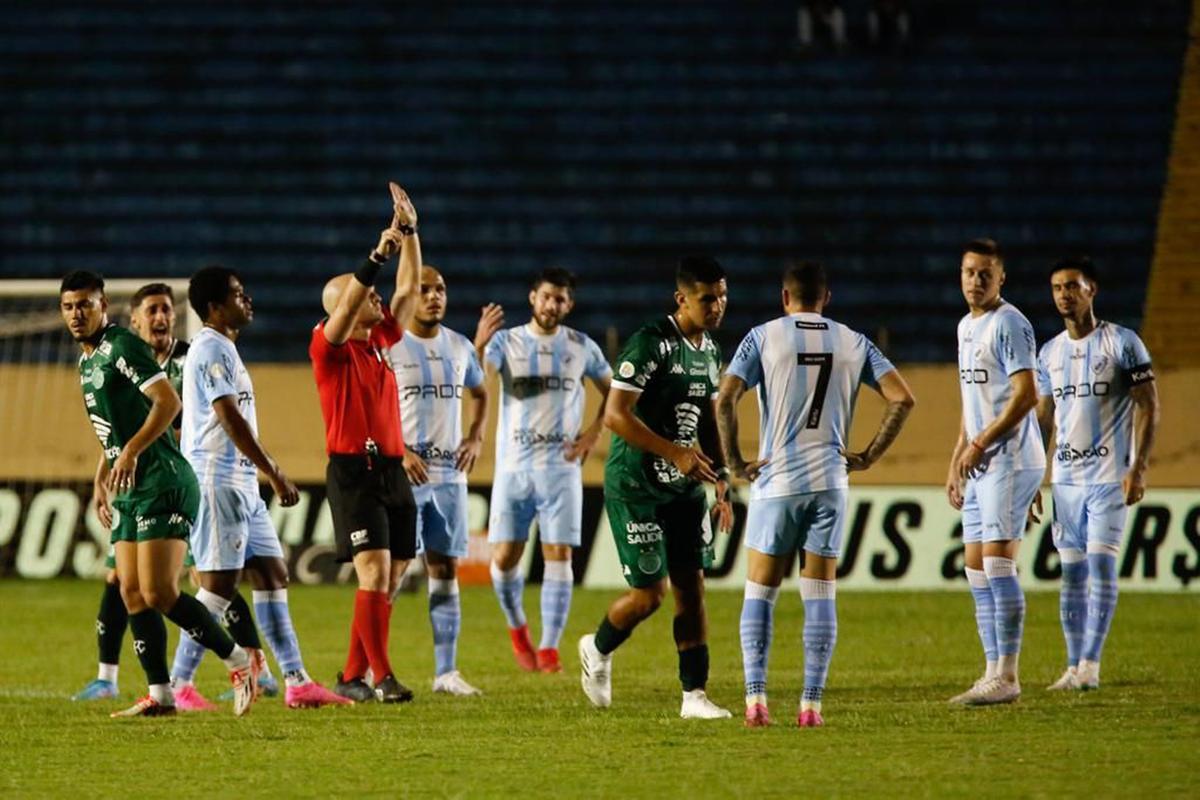 Lucas França sai em defesa dos goleiros do Guarani