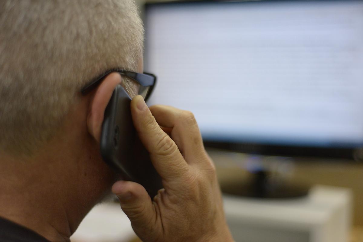 Algumas vítimas, apavoradas com a insistência, chegavam a deixar o telefone fora do gancho; outras optavam por pagar para evitar perseguição (Kamá Ribeiro)