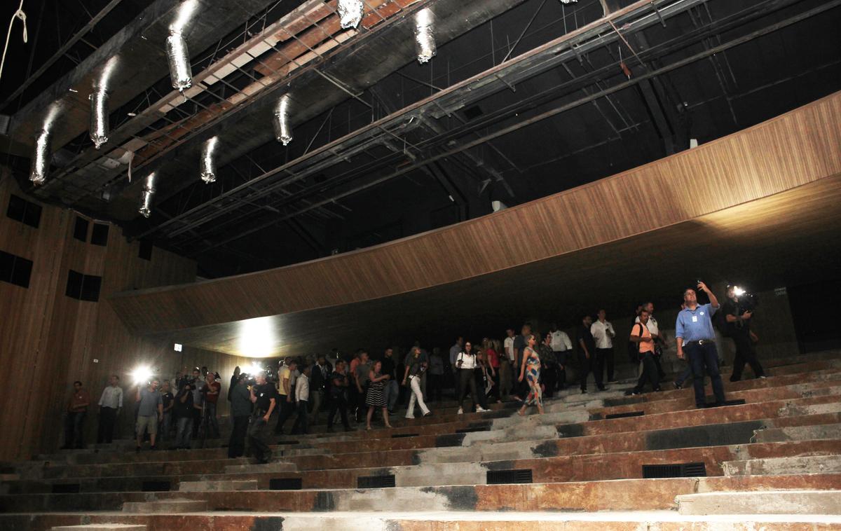 O teatro interno do Centro de Convivência está pronto para receber os equipamentos necessários para entrar em operação até o final de 2024 (Kamá Ribeiro)