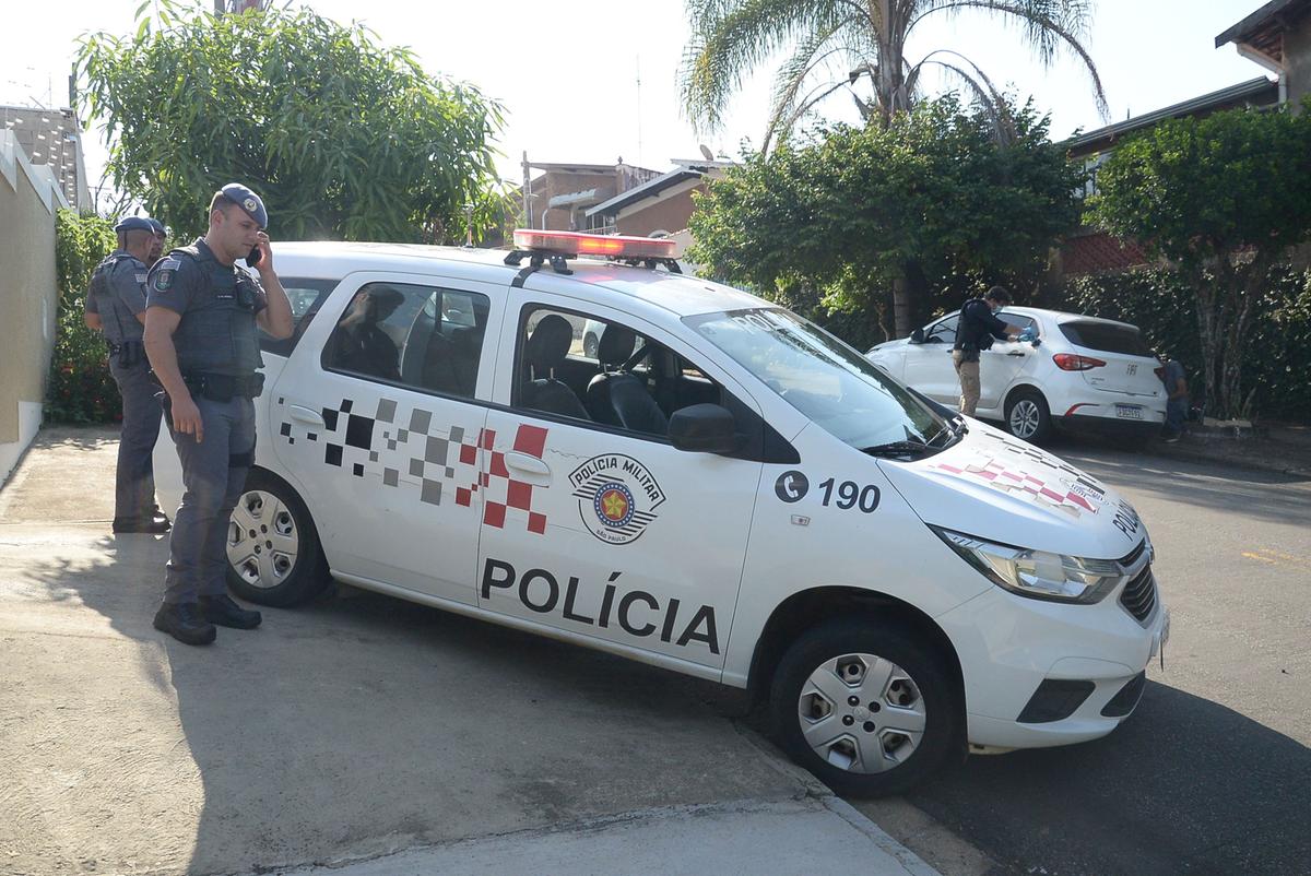 O helicóptero Águia da Polícia Militar (PM) e equipes do 1º Batalhão de Ações Especiais da Polícia (Baep) foram acionados para dar apoio nas buscas. (Alessandro Torres)