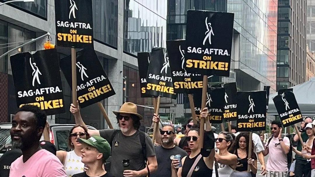 Atores durante protesto (Reprodução/Instagram/@sagaftra)