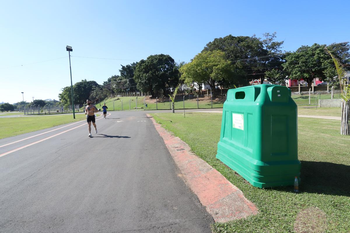 Defesa Civil, orienta que as pessoas mantenham hidratação regular, umidifiquem o ambiente, evitem exposição direta à radiação solar entre 10h e 16h e também deve-se evitar exercícios físicos nas horas mais quentes (Fernanda Sunega/Arquivo PMC)