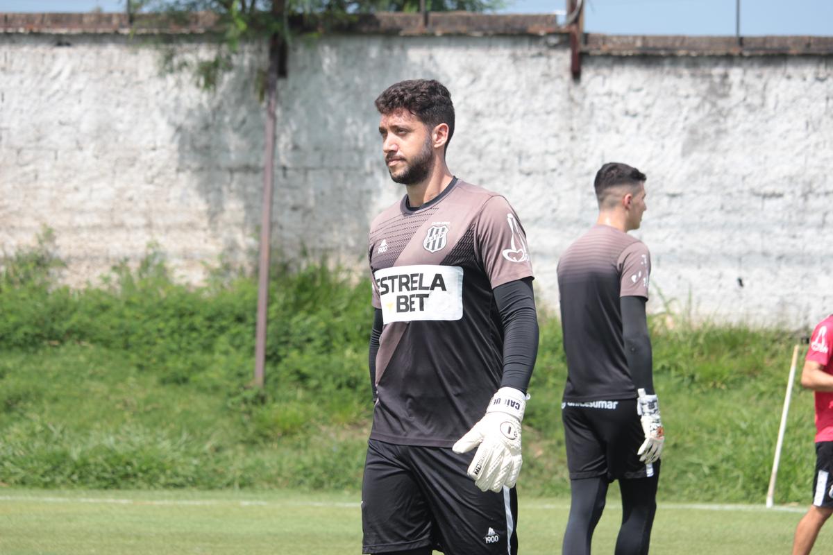 Caíque França é um dos trunfos para sustentar a defesa e buscar a vitória (Diogo Almeida-Pontepress)