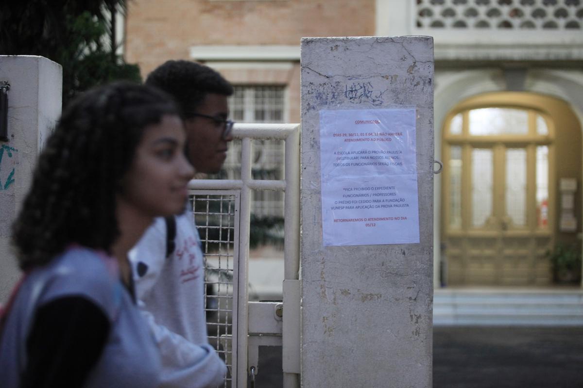 Uma das escolas que aplicará o Provão Paulista coloca aviso para os estudantes; são 37,1 mil alunos participantes na cidade de Campinas (Kamá Ribeiro)