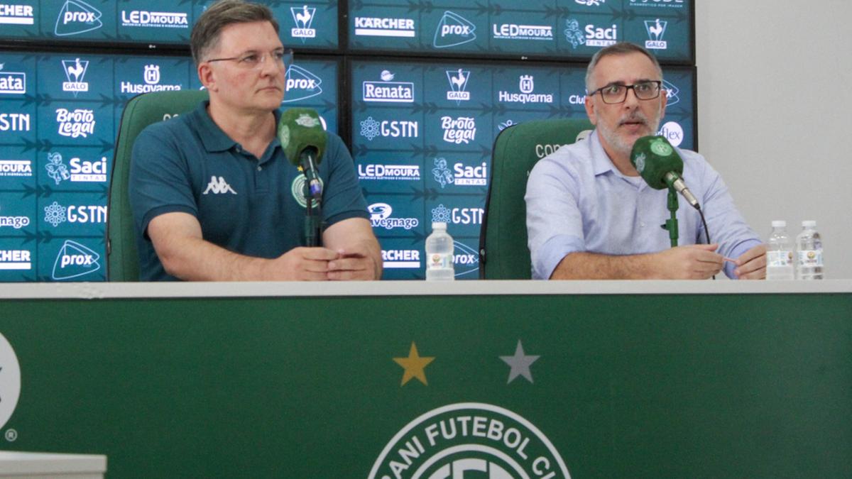 O presidente Andé Marconatto (esquerda) ao lado do novo executivo de futebol Juliano Camargo (Divulgação/Guarani FC)