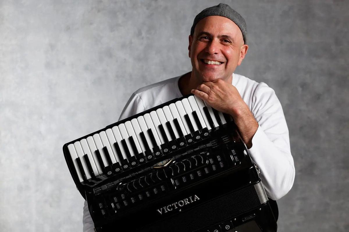 Toninho Ferragutt se apresenta ao lado do Anelo6teto no evento inédito no Jd São Marcos (Tarita Souza)