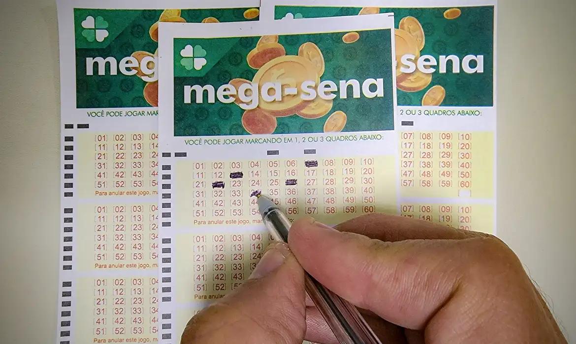 Mega-Sena acumula e prêmio sobe para R$ 7 milhões (Rafa Neddermeyer/Agência Brasil/ARQUIVO)