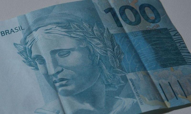 Relator do Orçamento fixa salário mínimo de R$ 1.210 em 2022 ( Agencia Brasil)