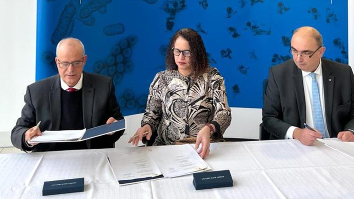 Luciana Santos, ministra da Ciência, Tecnologia e Inovação (MCTI), durante a assinatura da declaração conjunta de intenção junto ao CNPEM, Ministério da Saúde e Instituto Robert Koch (RKI) (Lisia Gusmão)