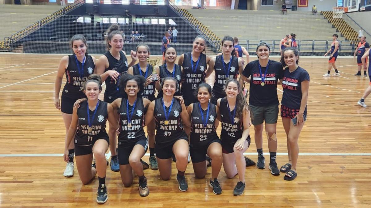 Jogadoras da Faculdade de Medicina da Unicamp: primeiro lugar no basquete (Divulgação)
